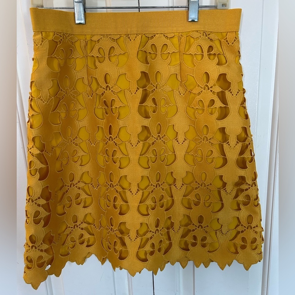 LOFT Mustard Yellow Layered Cutout Stretch Waistband Skirt Size 4 - Picture 1 of 9